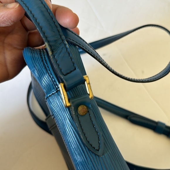 Authentic Louis Vuitton bag - Picture 5 of 16